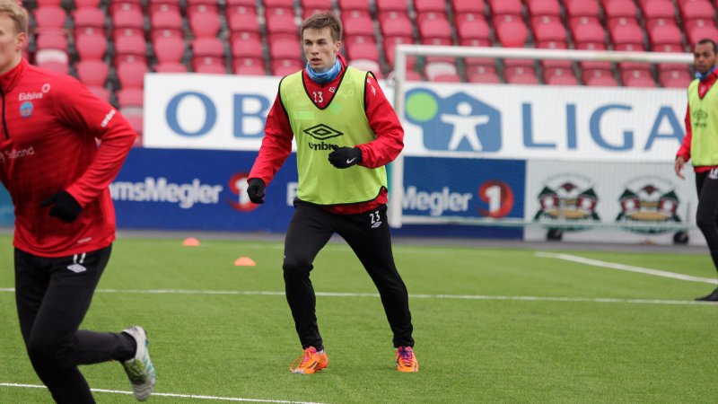 Fredrik Sjølstad i aksjon under fredagens trening.