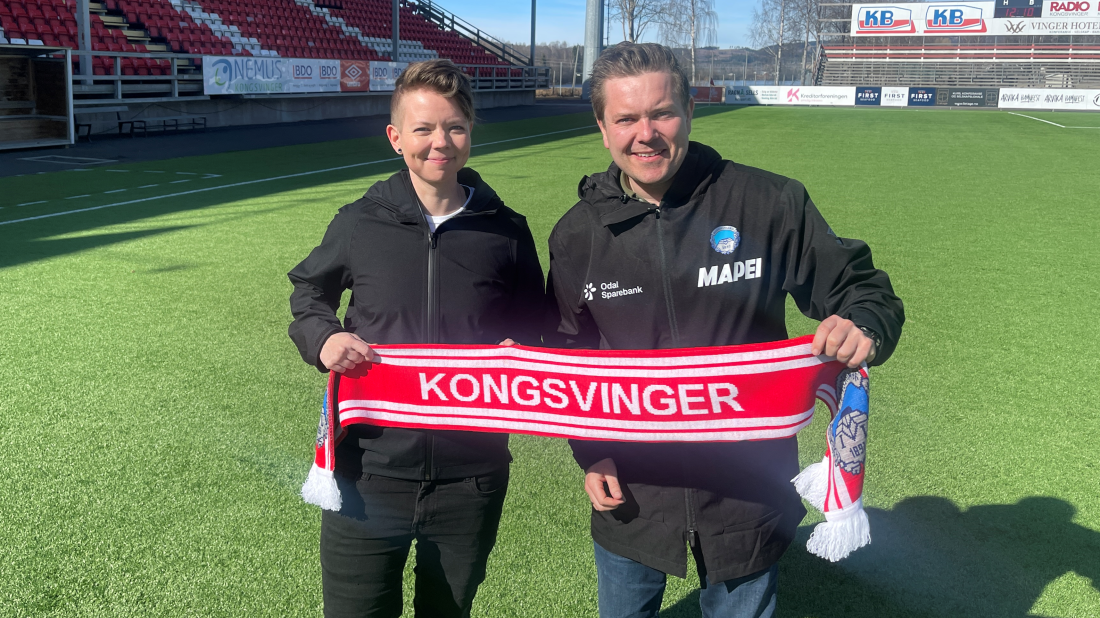Kurér Grafisk har utviklet KILs nye plattform på helved.kil.no. Her daglig leder Tina Meldahl sammen med KILs Jonas Krabseth.