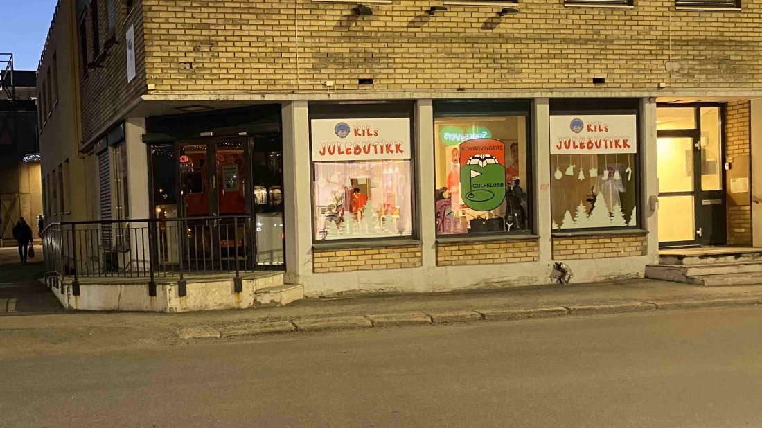 FLOTTE LOKALER: Slik så butikken ut i fjor. Også i år holder vi til på hjørnet ut mot &quot;Nye Sporten&quot;. 