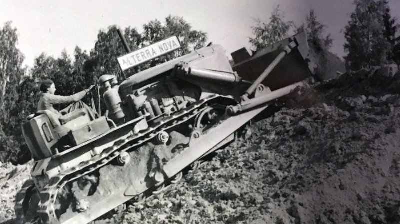 A/L Terra Novas 16 tonns bulldozer åpnet anleggsarbeidet.